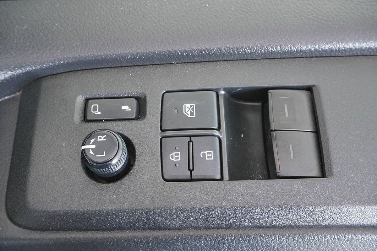 2019 Toyota HiAce Commuter (12 Seats) GDH322R