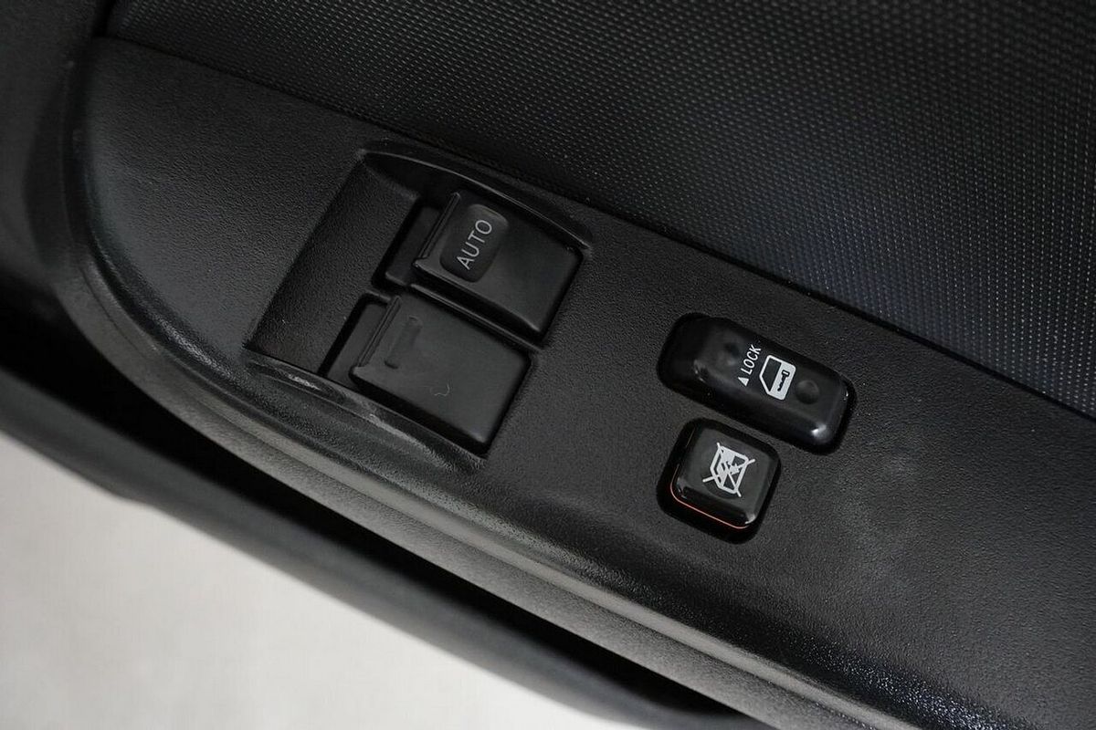2018 Toyota HiAce Commuter (12 Seats) KDH223R MY16