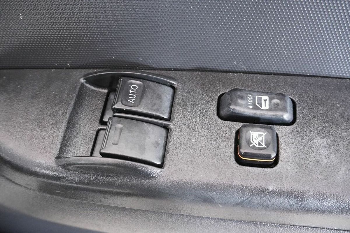 2018 Toyota HiAce Commuter (12 Seats) KDH223R MY16