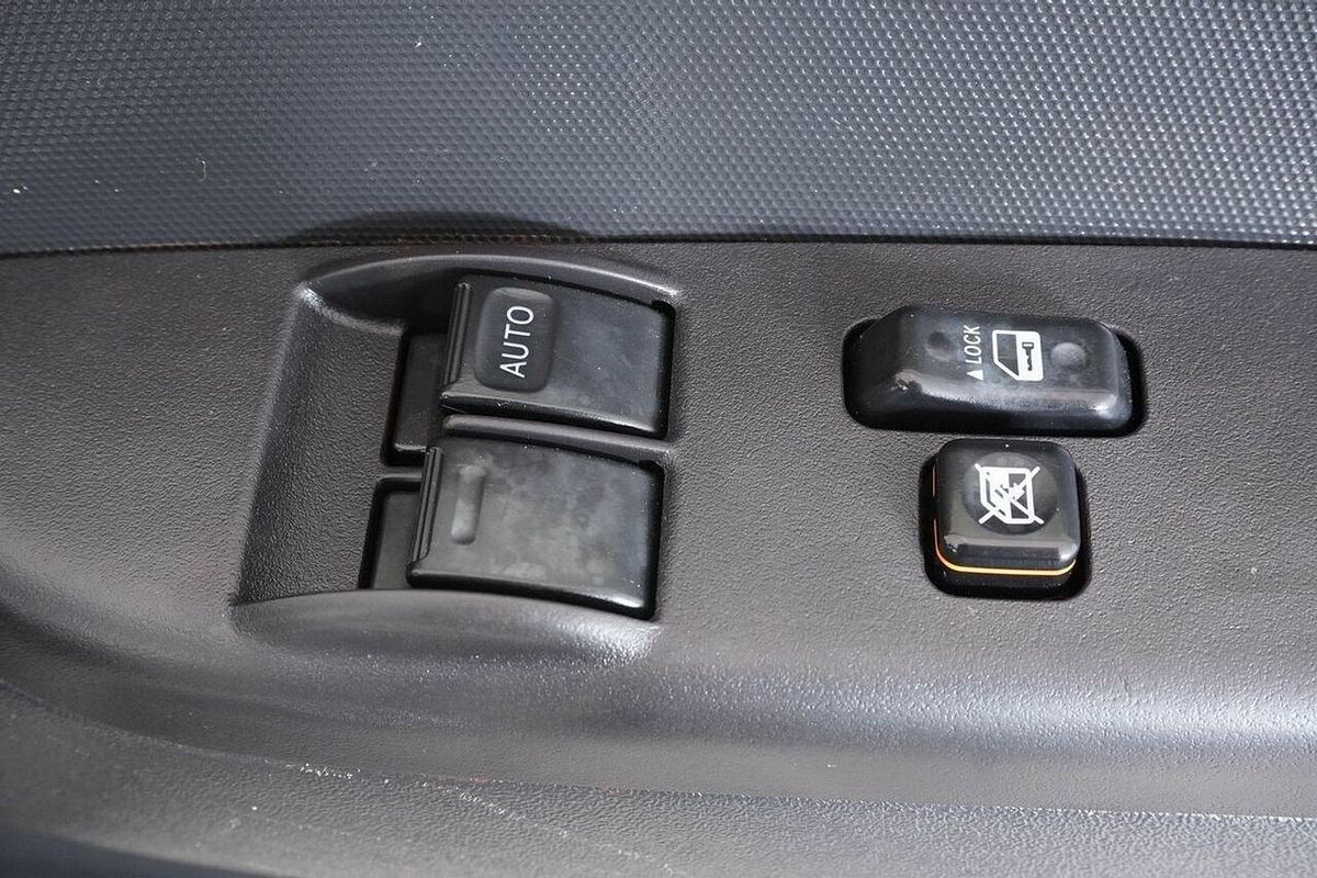 2019 Toyota HiAce Commuter KDH223R MY16