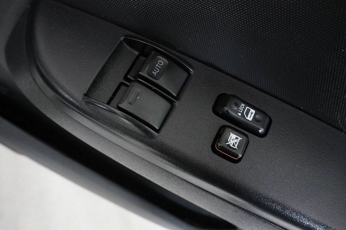 2018 Toyota HiAce Commuter KDH223R MY16