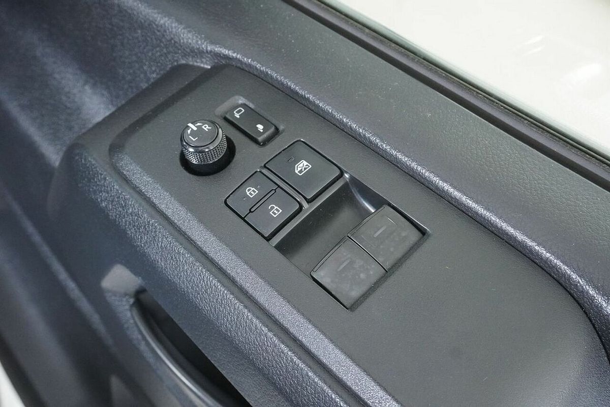 2019 Toyota HiAce Commuter (12 Seats) GDH322R