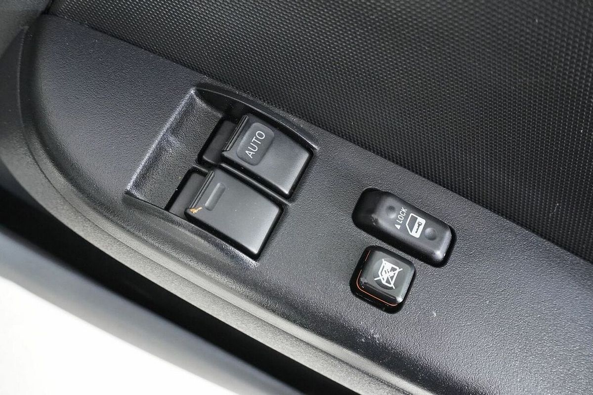 2018 Toyota HiAce Commuter KDH223R MY16