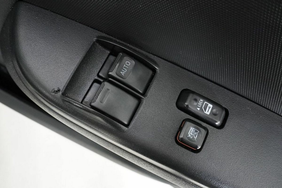 2017 Toyota HiAce Commuter KDH223R MY16
