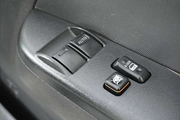 2013 Toyota HiAce Commuter KDH223R MY12 Upgrade