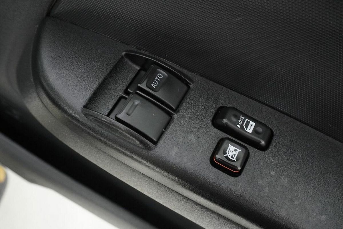 2018 Toyota HiAce Commuter KDH223R MY16