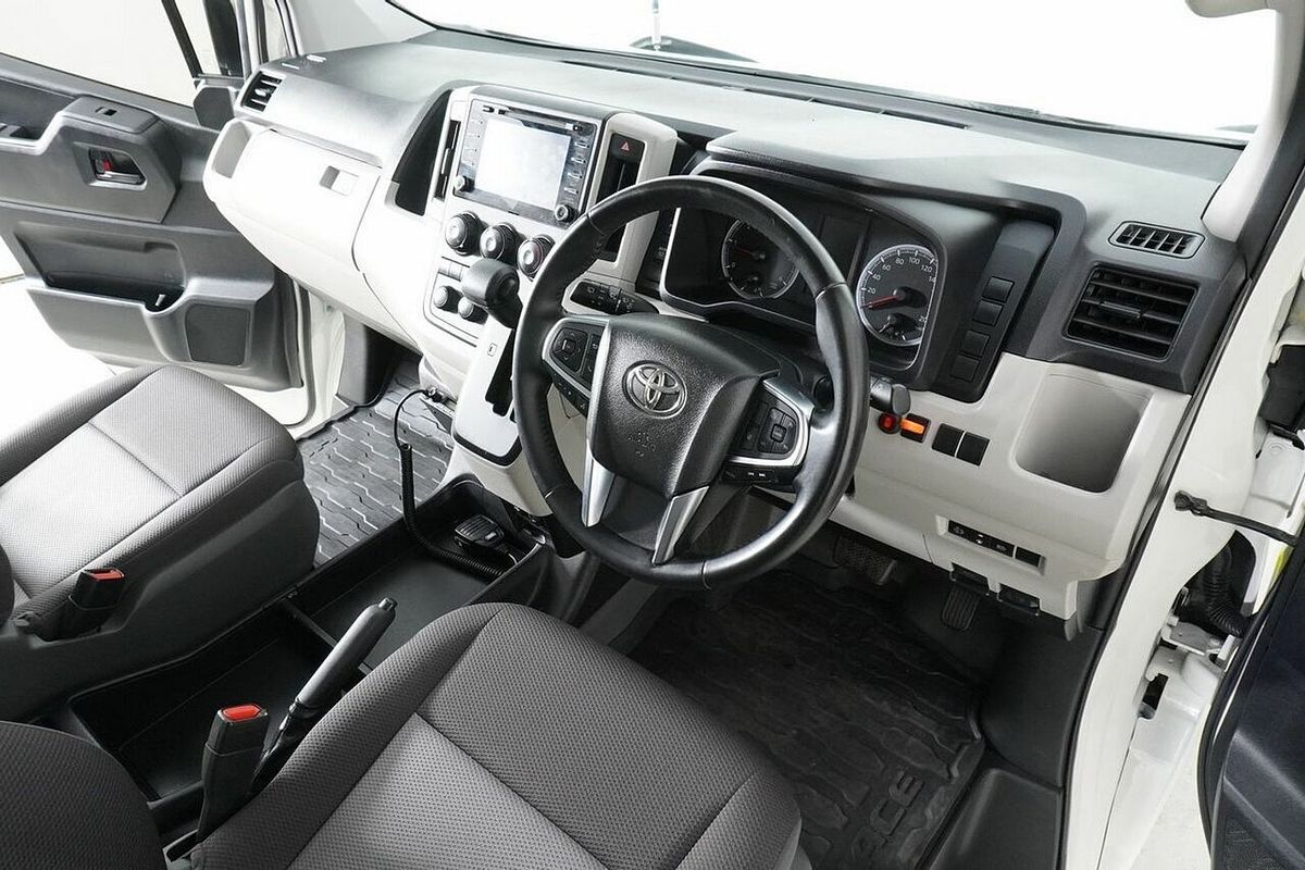2020 Toyota HiAce Commuter (12 Seats) GDH322R