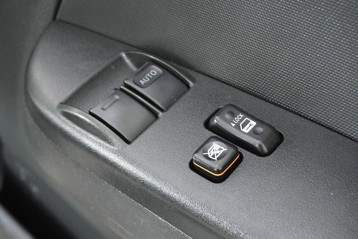 2016 Toyota HiAce Commuter KDH223R MY16