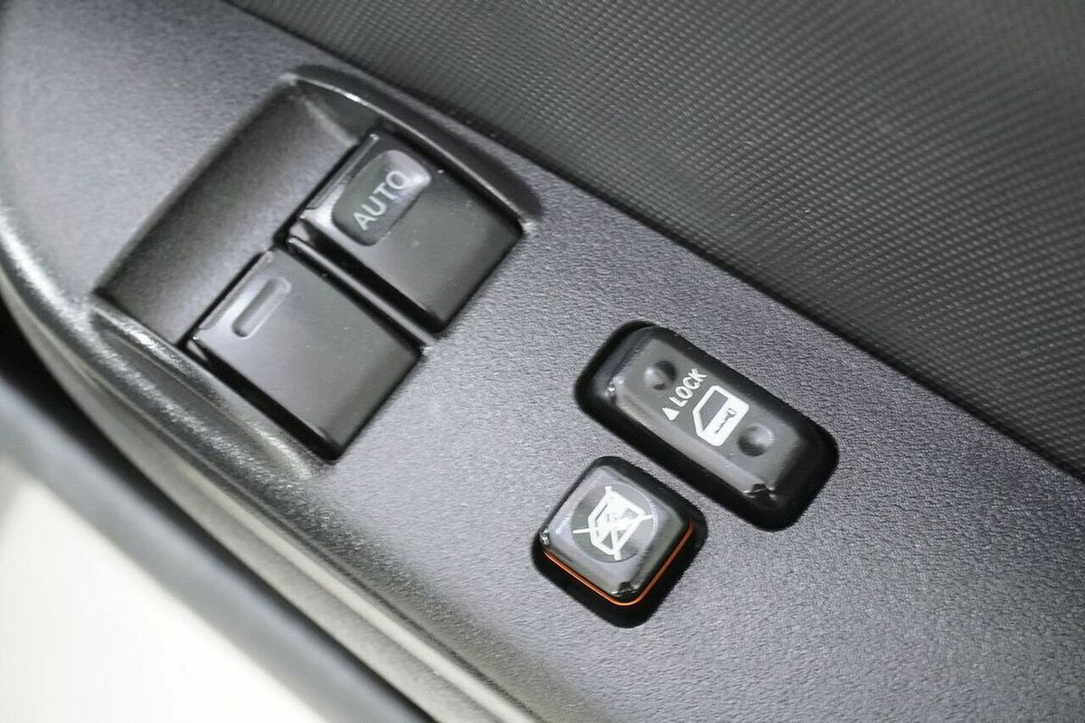 2019 Toyota HiAce Commuter KDH223R MY16