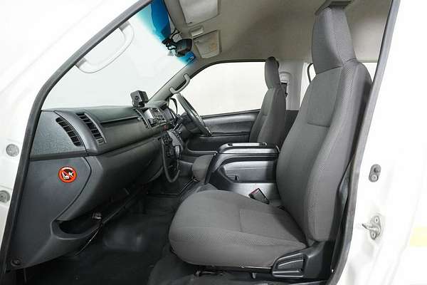 2016 Toyota HiAce Commuter (12 Seats) KDH223R MY16