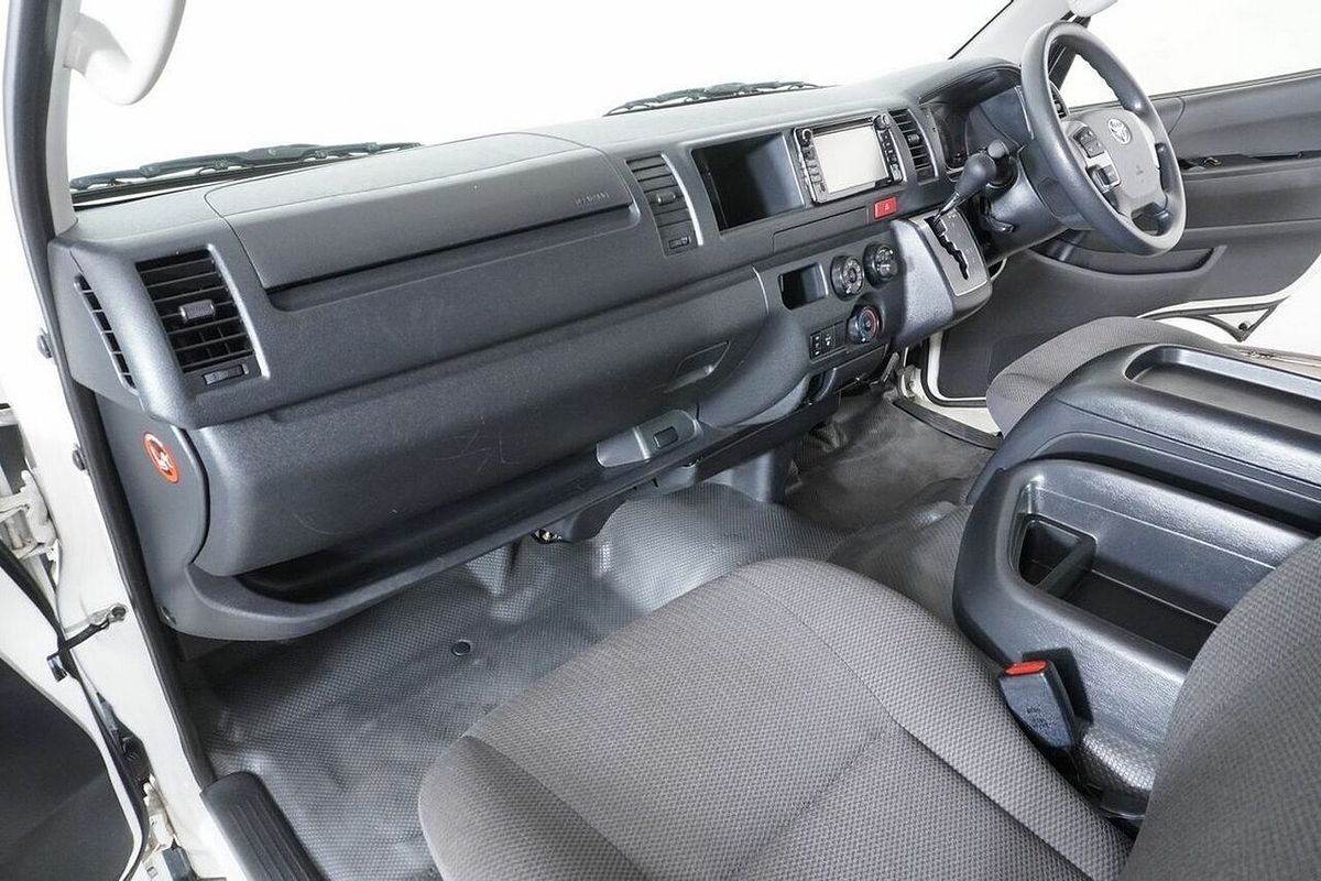 2018 Toyota HiAce Commuter KDH223R MY16