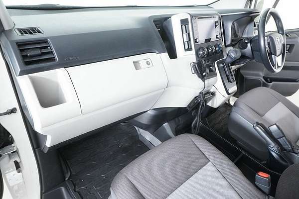 2019 Toyota HiAce Commuter (12 Seats) GDH322R
