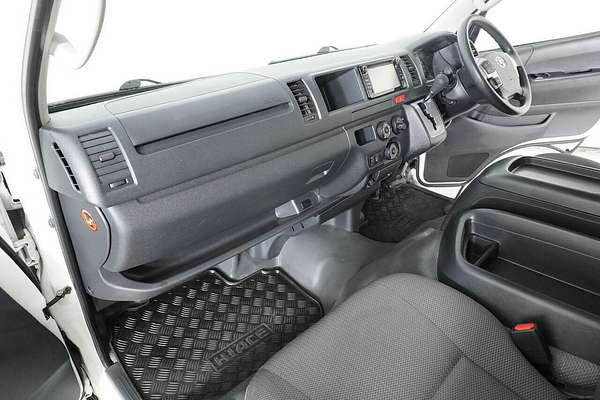 2018 Toyota HiAce Commuter KDH223R MY16