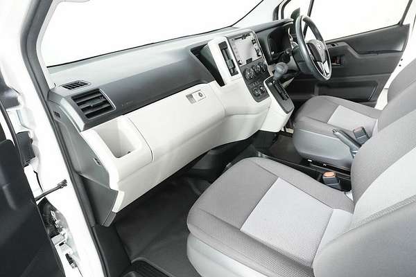 2020 Toyota HiAce Commuter (12 Seats) GDH322R