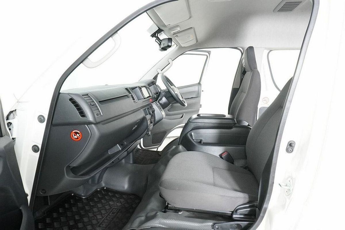 2018 Toyota HiAce Commuter KDH223R MY16