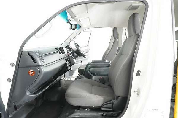 2018 Toyota HiAce Commuter KDH223R MY16
