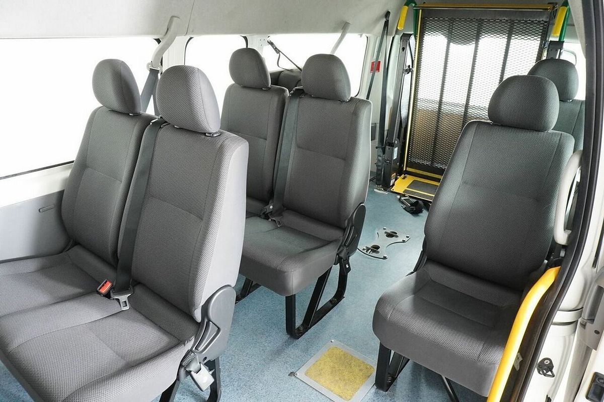 2006 Toyota HiAce Commuter TRH223R