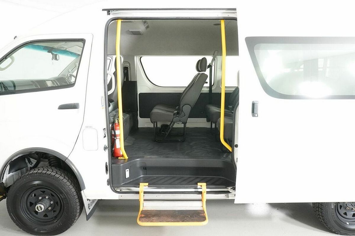 2018 Toyota HiAce Commuter KDH223R MY16