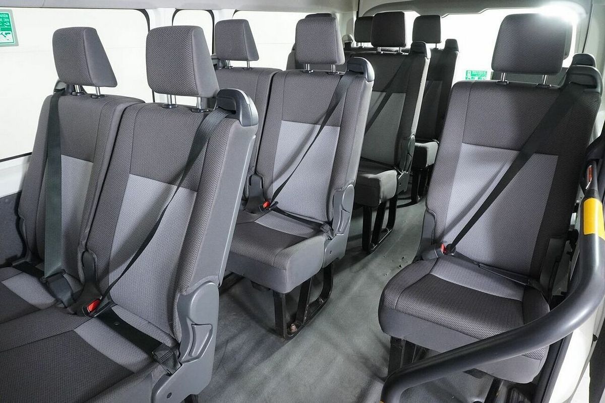 2020 Toyota HiAce Commuter (12 Seats) GDH322R