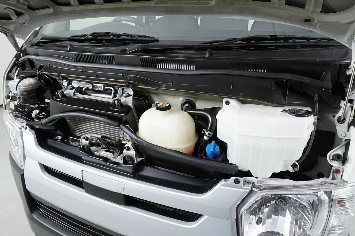 2018 Toyota HiAce DX