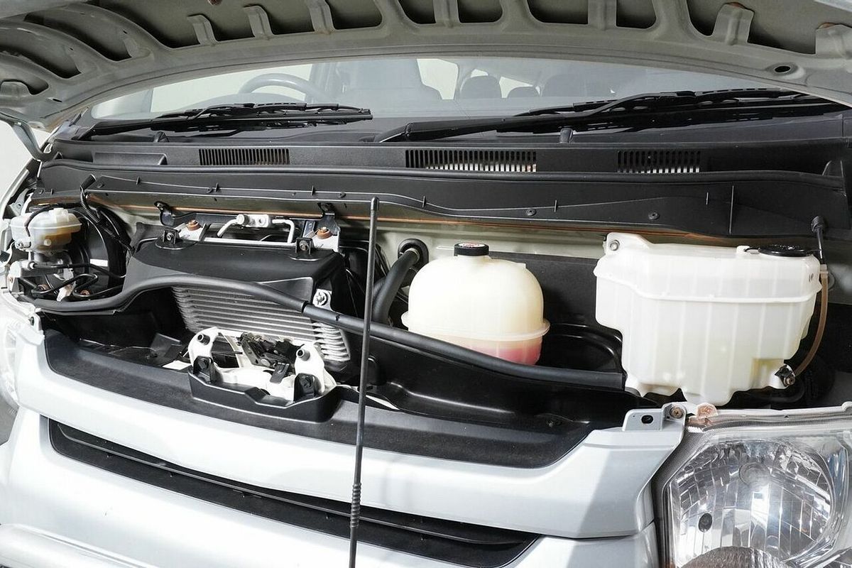 2018 Toyota HiAce Commuter KDH223R MY16