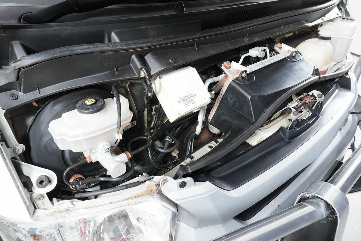 2019 Toyota HiAce Commuter KDH223R MY16