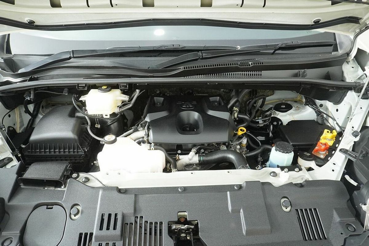 2021 Toyota HiAce Slwb Commuter (12 Seats) GDH322R