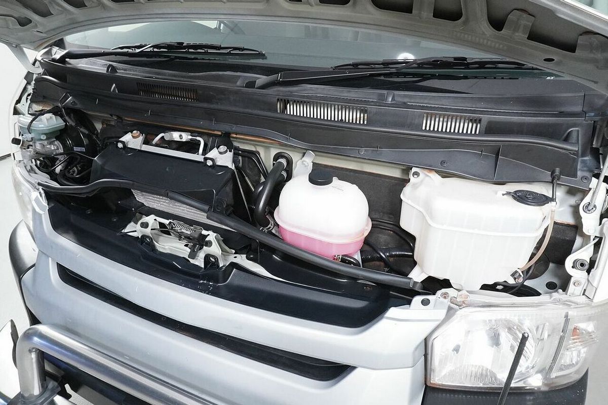 2018 Toyota HiAce Commuter (12 Seats) KDH223R MY16