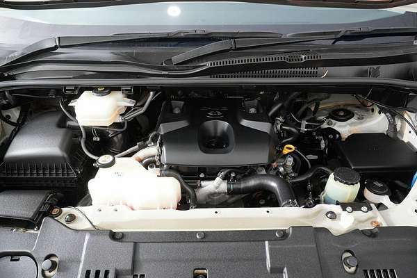 2019 Toyota HiAce Commuter (12 Seats) GDH322R