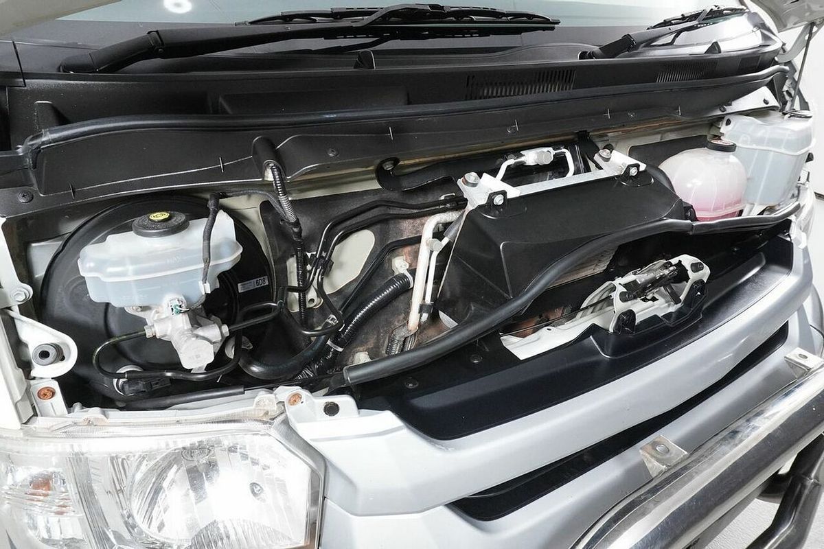 2018 Toyota HiAce Commuter KDH223R MY16