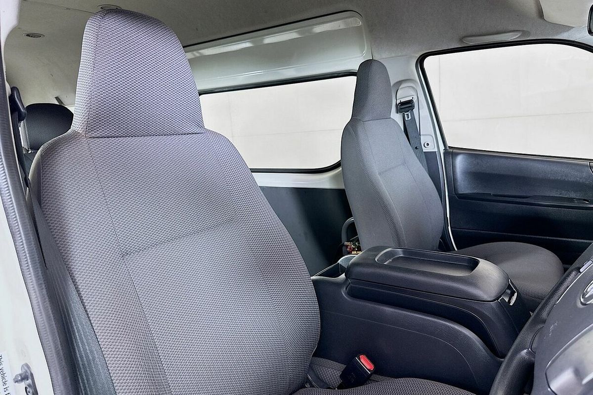 2018 Toyota HiAce Commuter (12 Seats) KDH223R MY16