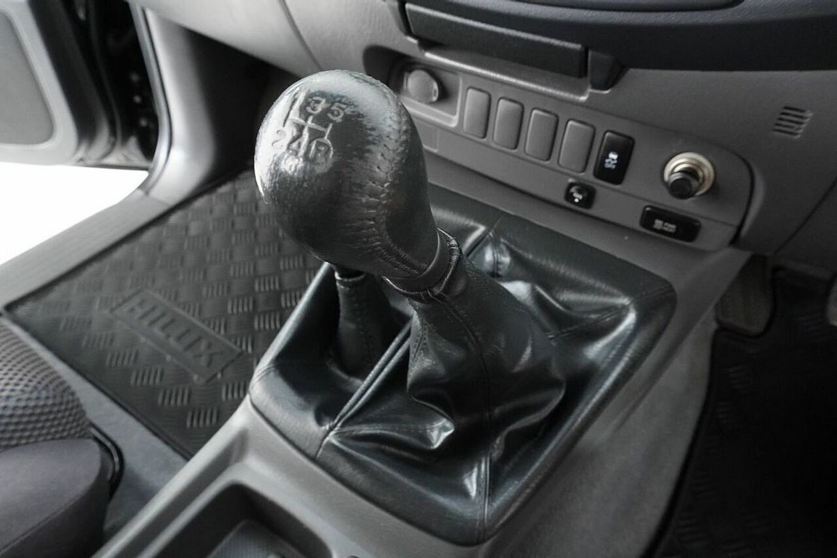 2013 Toyota Hilux SR5 (4x4) KUN26R MY12 4X4