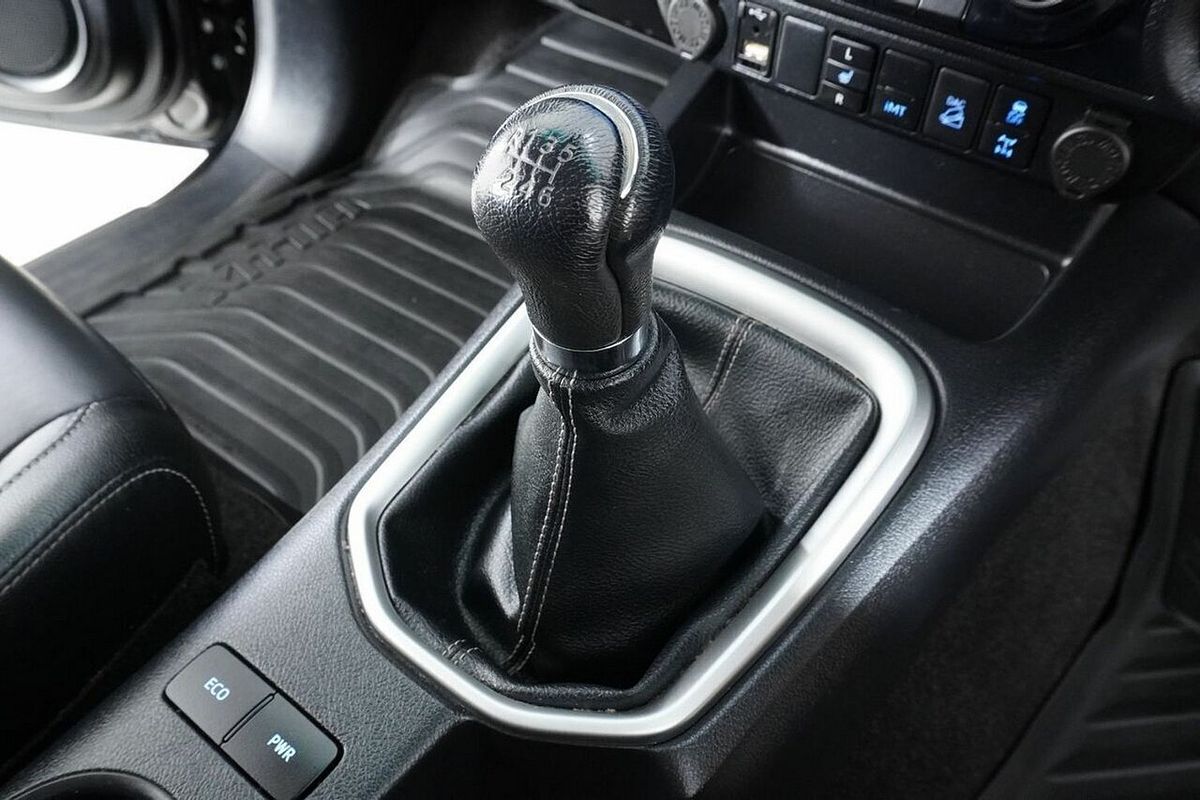 2022 Toyota Hilux SR5 + Premium Interior (4x4) GUN126R 4X4