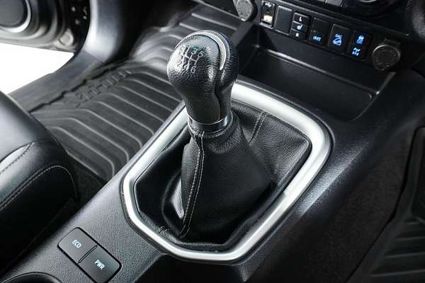 2022 Toyota Hilux SR5 + Premium Interior (4x4) GUN126R 4X4