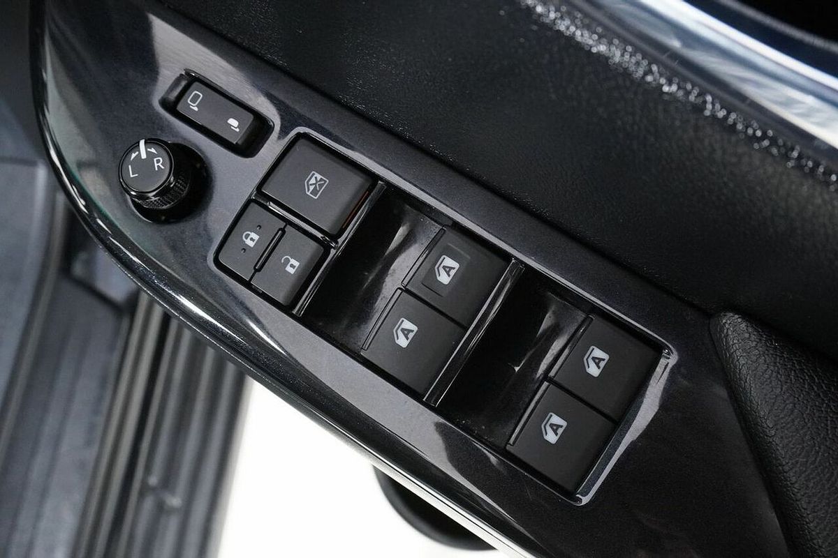 2022 Toyota Hilux SR5 + Premium Interior (4x4) GUN126R 4X4