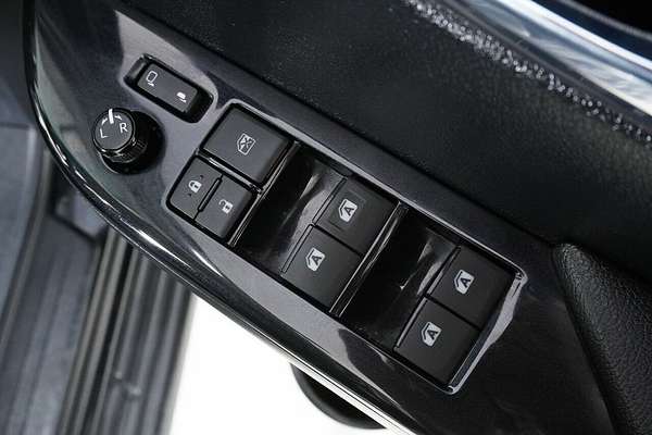 2022 Toyota Hilux SR5 + Premium Interior (4x4) GUN126R 4X4
