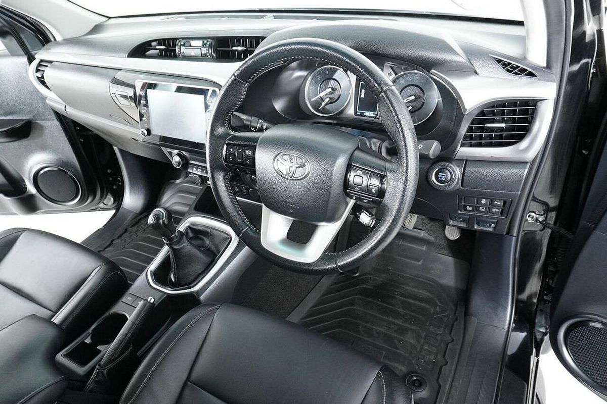 2022 Toyota Hilux SR5 + Premium Interior (4x4) GUN126R 4X4