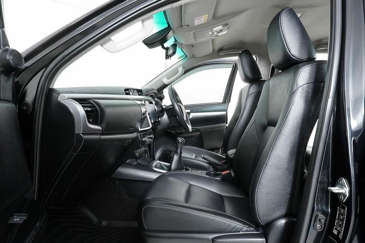 2022 Toyota Hilux SR5 + Premium Interior (4x4) GUN126R 4X4