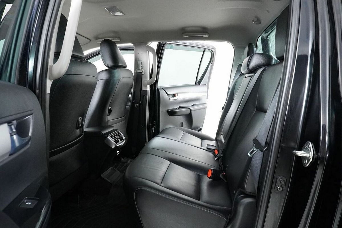 2022 Toyota Hilux SR5 + Premium Interior (4x4) GUN126R 4X4
