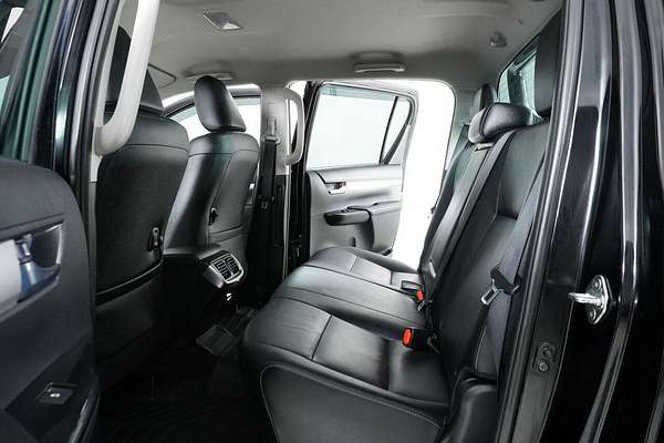 2022 Toyota Hilux SR5 + Premium Interior (4x4) GUN126R 4X4