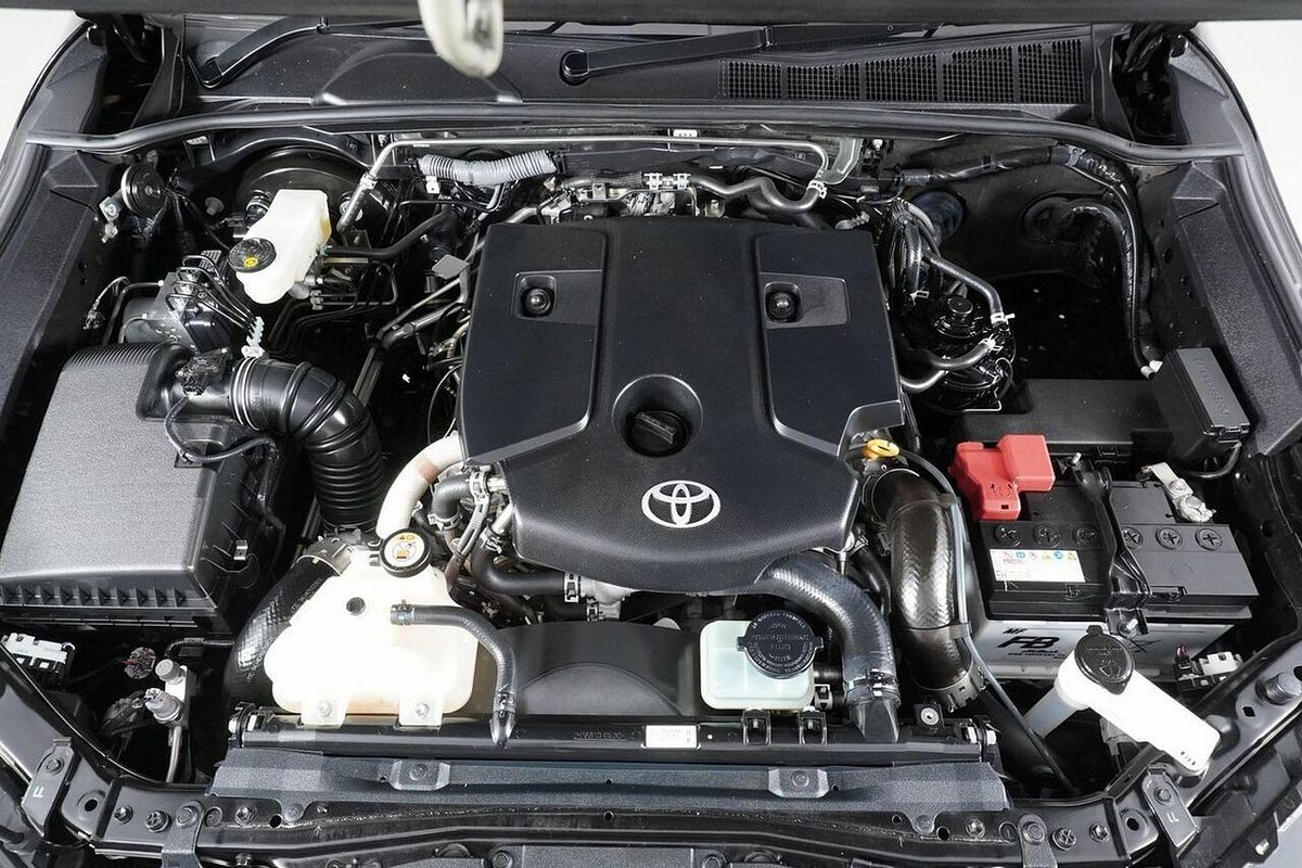 2022 Toyota Hilux SR5 + Premium Interior (4x4) GUN126R 4X4