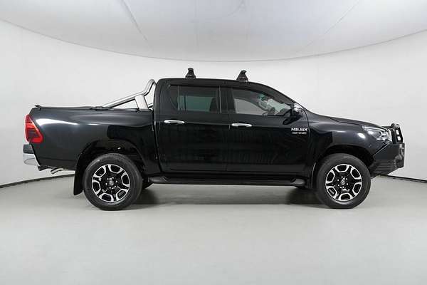 2022 Toyota Hilux SR5 + Premium Interior (4x4) GUN126R 4X4