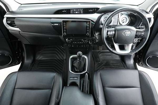 2022 Toyota Hilux SR5 + Premium Interior (4x4) GUN126R 4X4