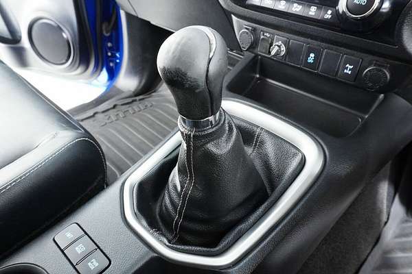 2015 Toyota Hilux SR5 (4x4) GUN126R 4X4