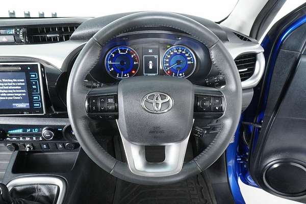 2015 Toyota Hilux SR5 (4x4) GUN126R 4X4