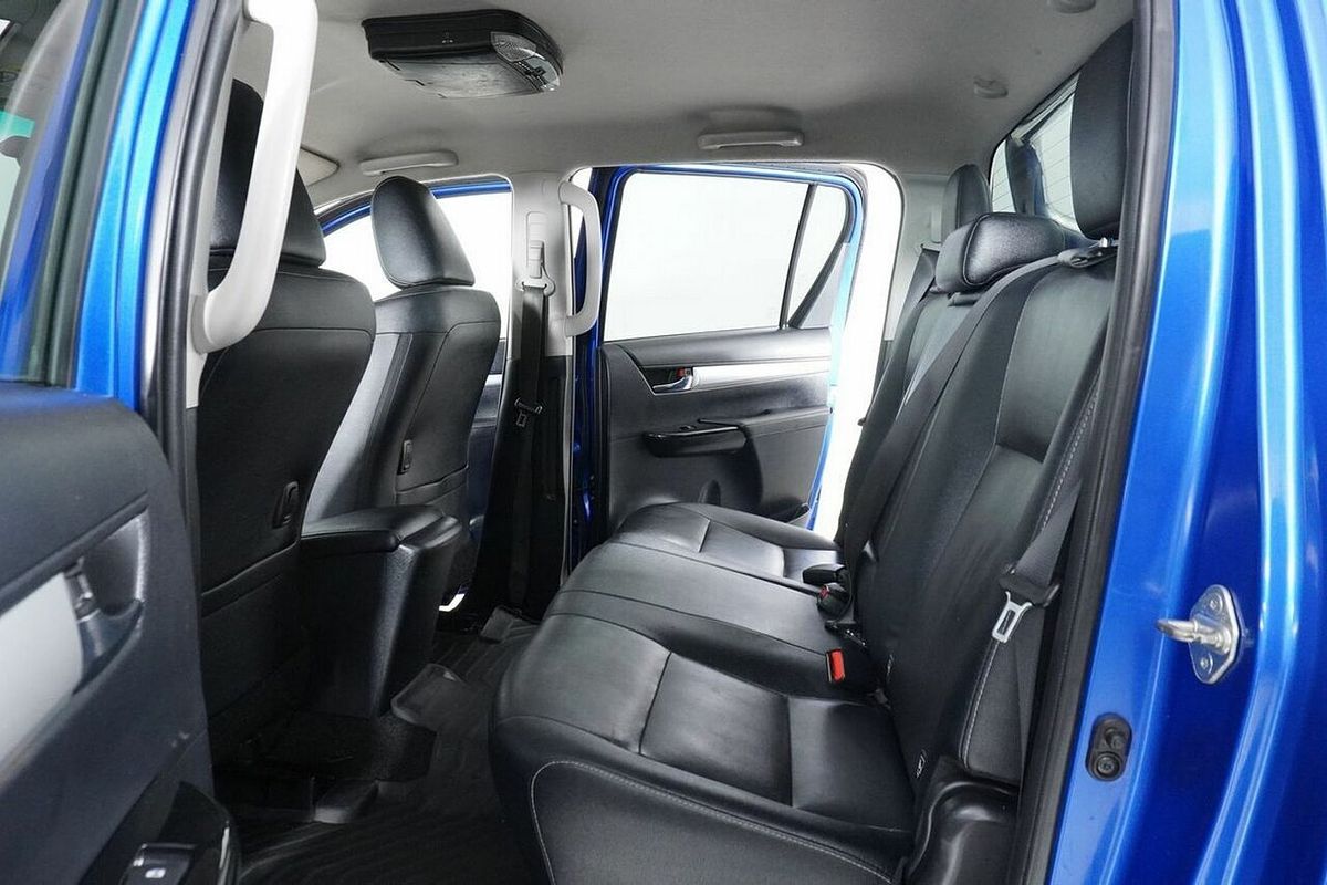 2015 Toyota Hilux SR5 (4x4) GUN126R 4X4
