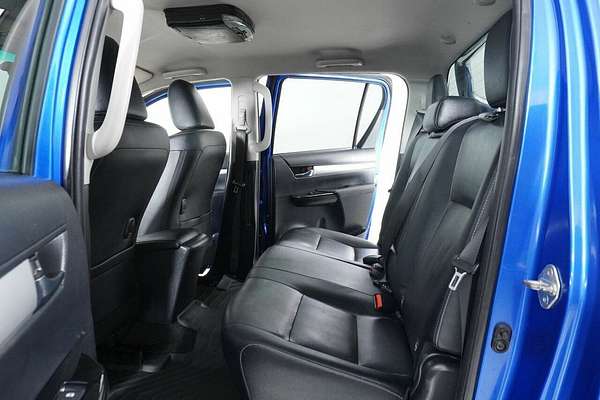 2015 Toyota Hilux SR5 (4x4) GUN126R 4X4