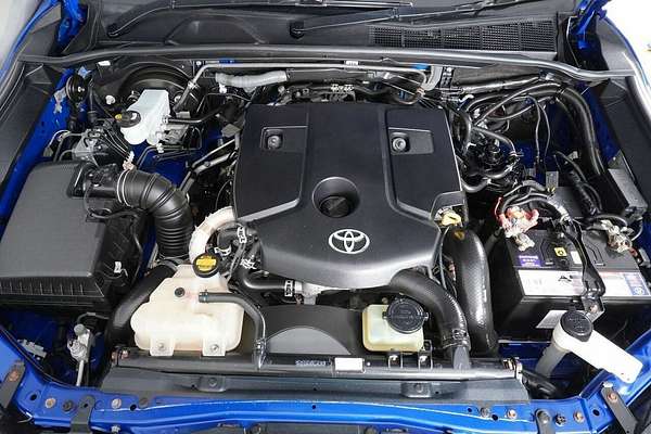 2015 Toyota Hilux SR5 (4x4) GUN126R 4X4