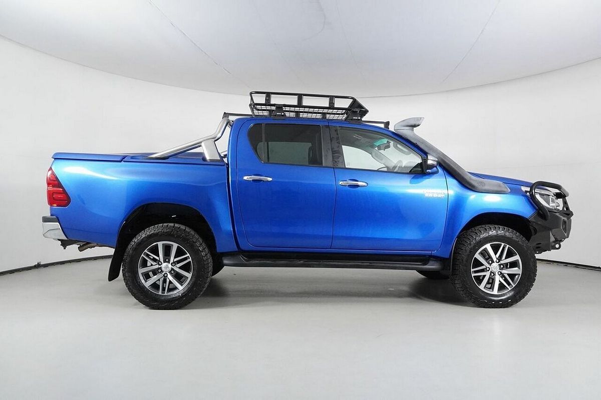 2015 Toyota Hilux SR5 (4x4) GUN126R 4X4