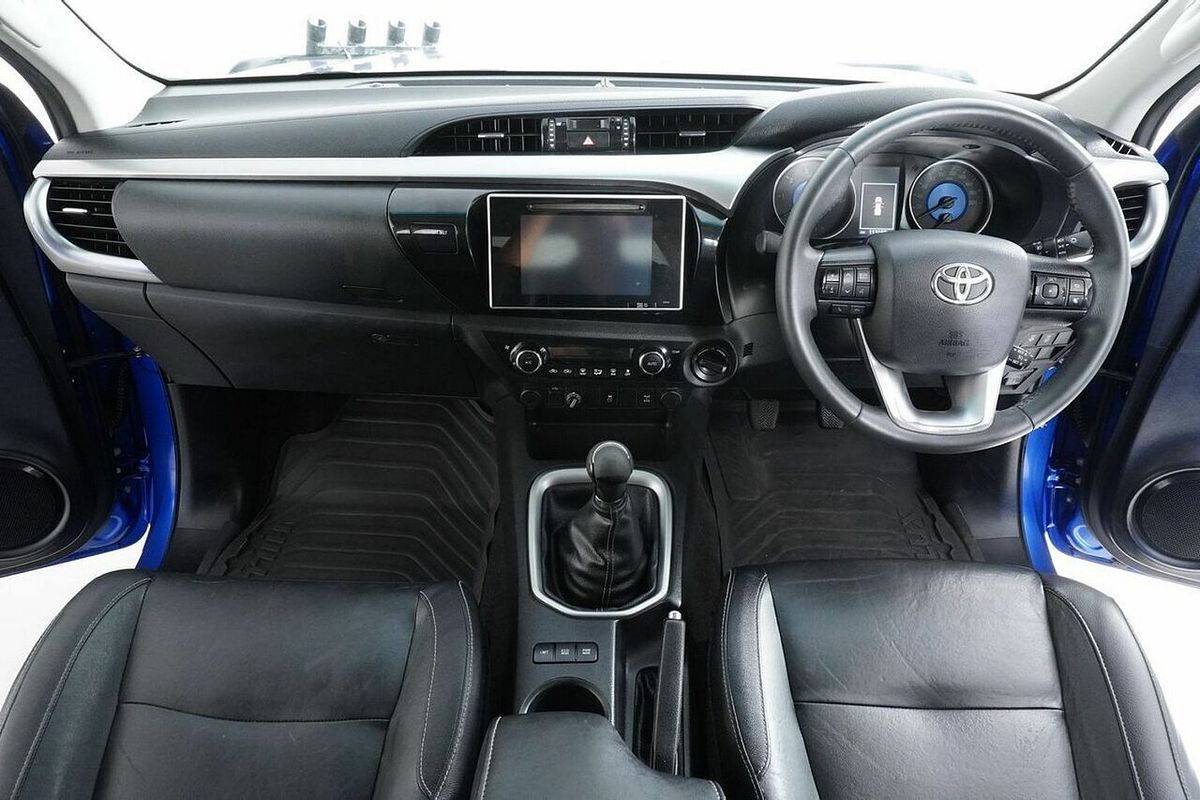 2015 Toyota Hilux SR5 (4x4) GUN126R 4X4